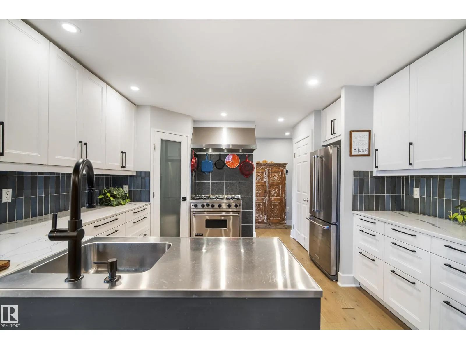 7135 81 ST NW
