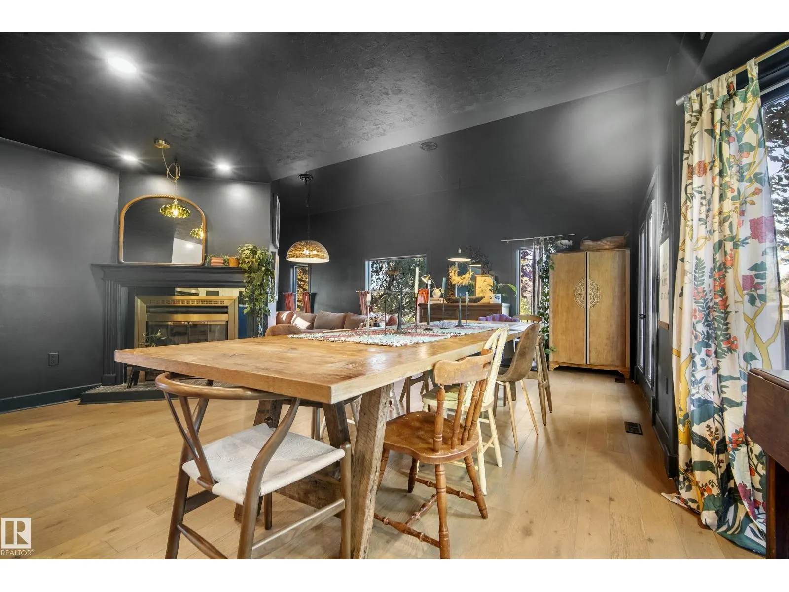 7135 81 ST NW