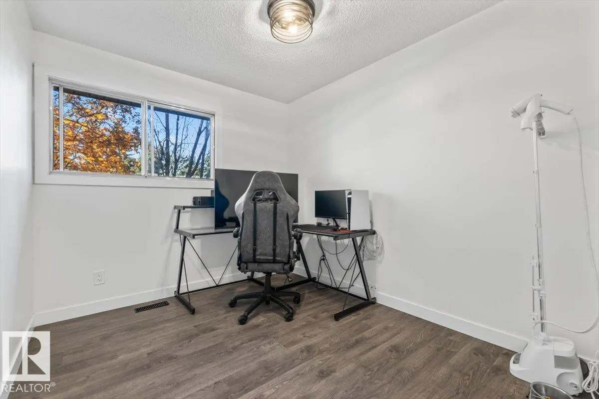 42 GLENGARRY CR