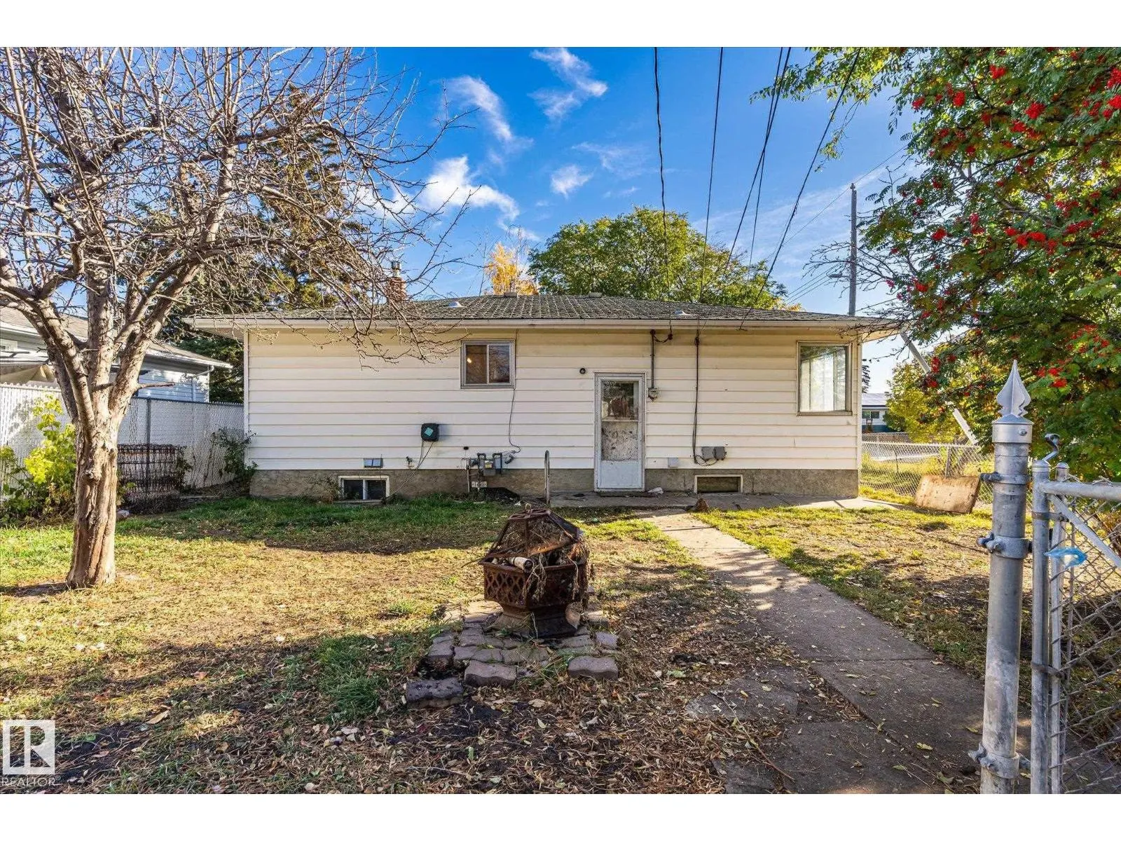 7308 77 ST NW
