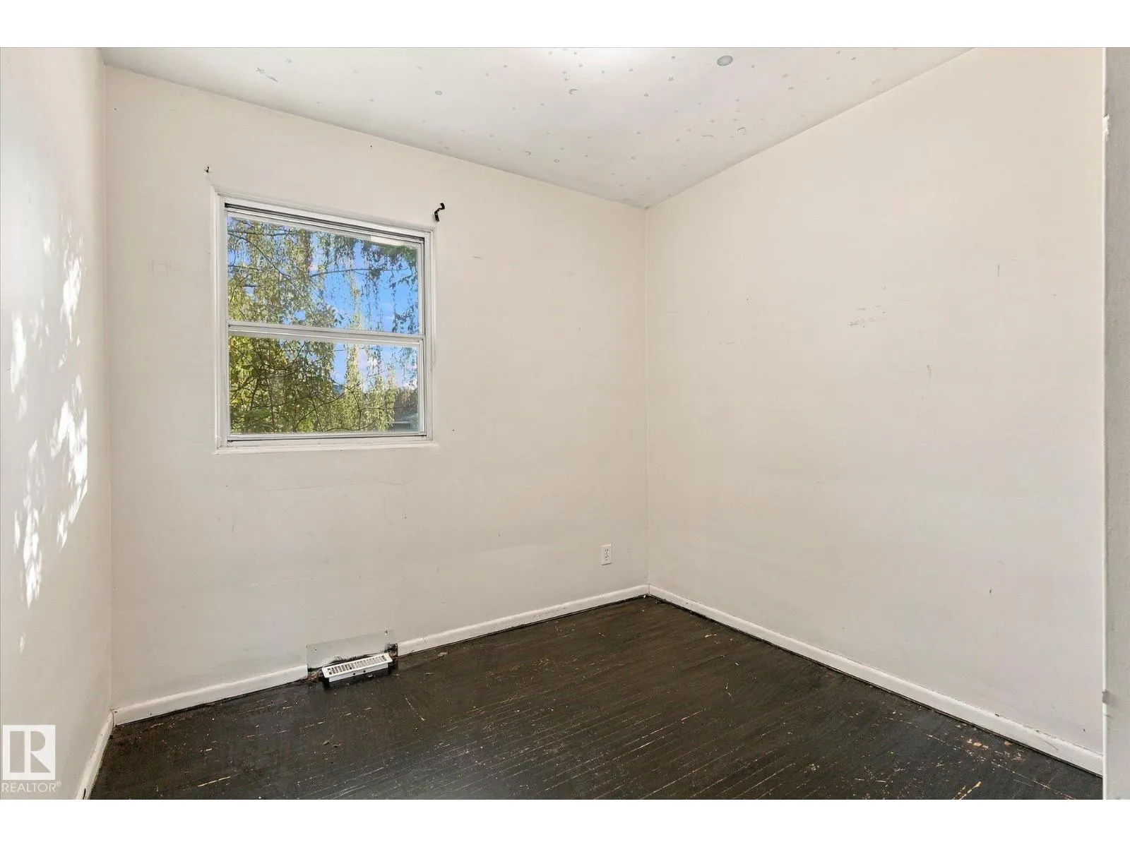 7308 77 ST NW