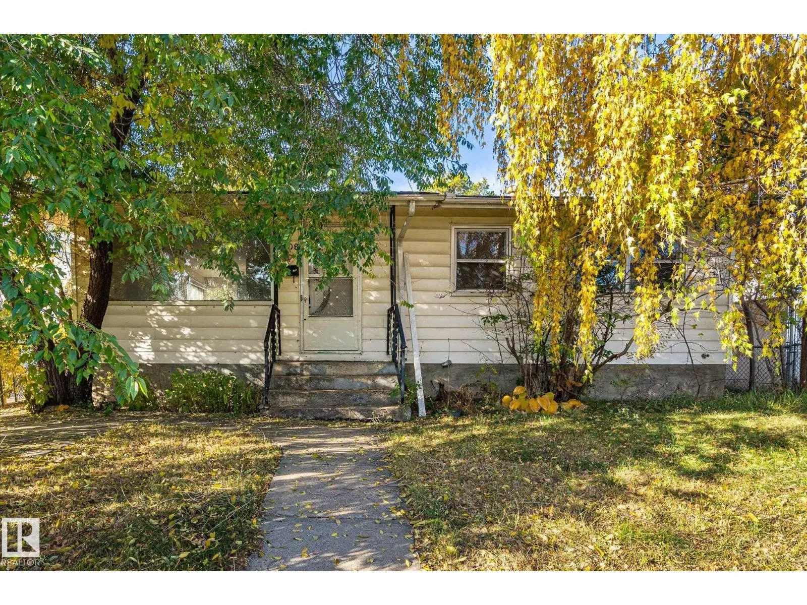 7308 77 ST NW