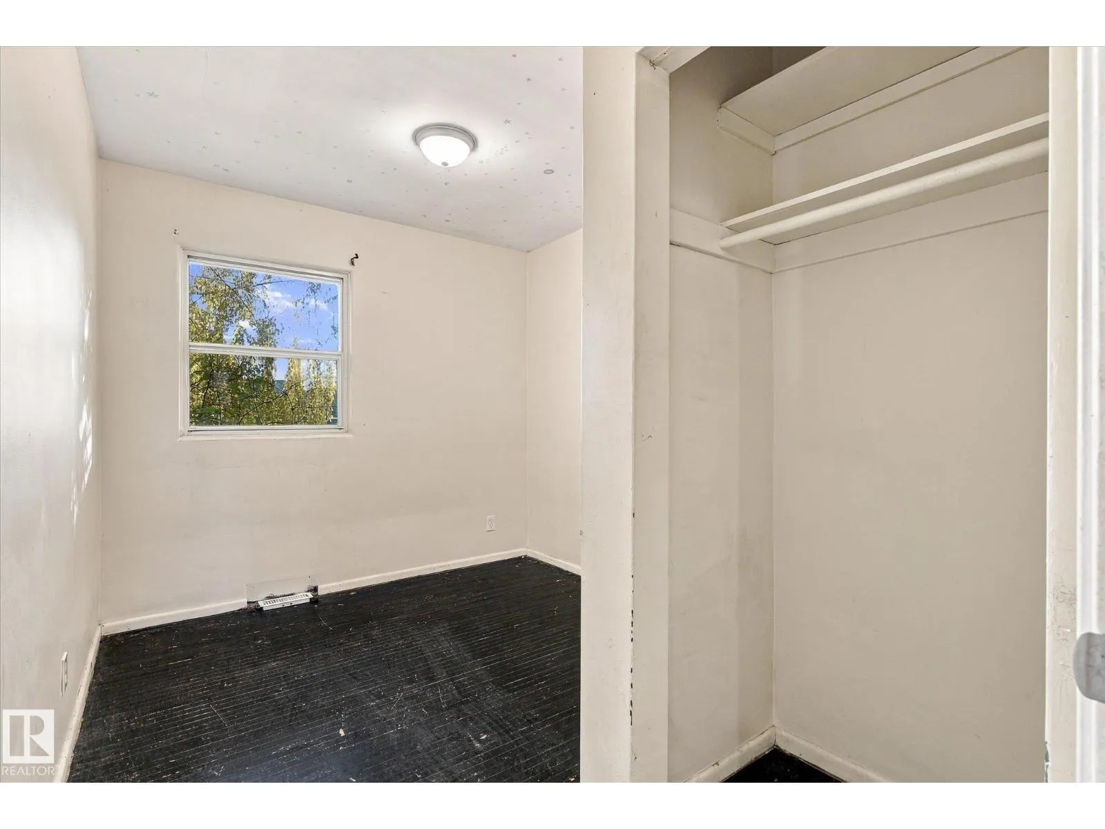 7308 77 ST NW