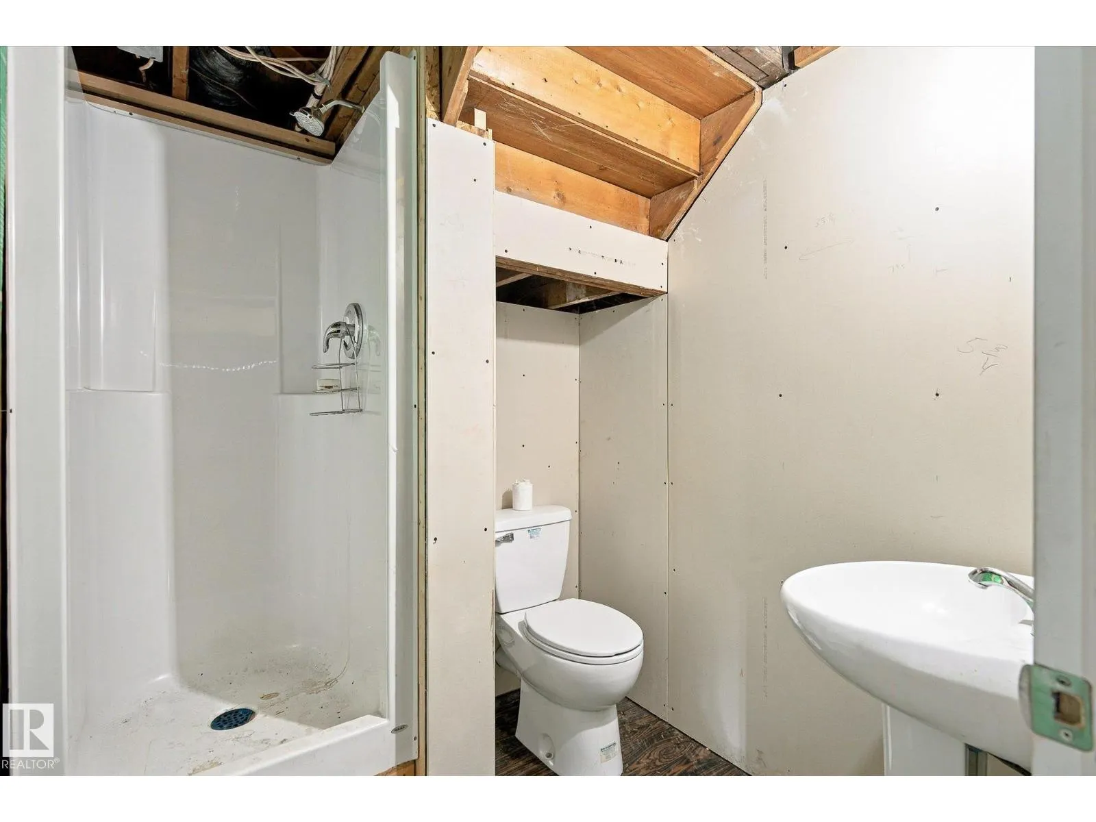 7308 77 ST NW