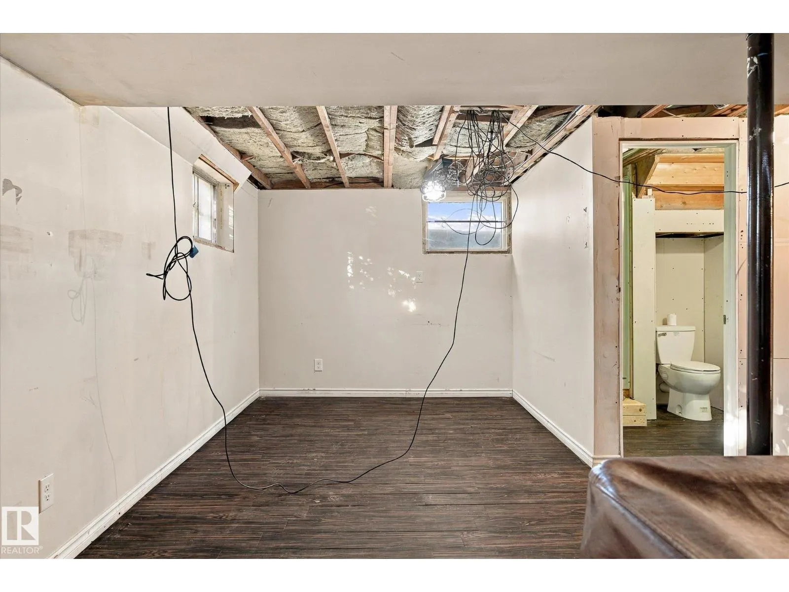 7308 77 ST NW