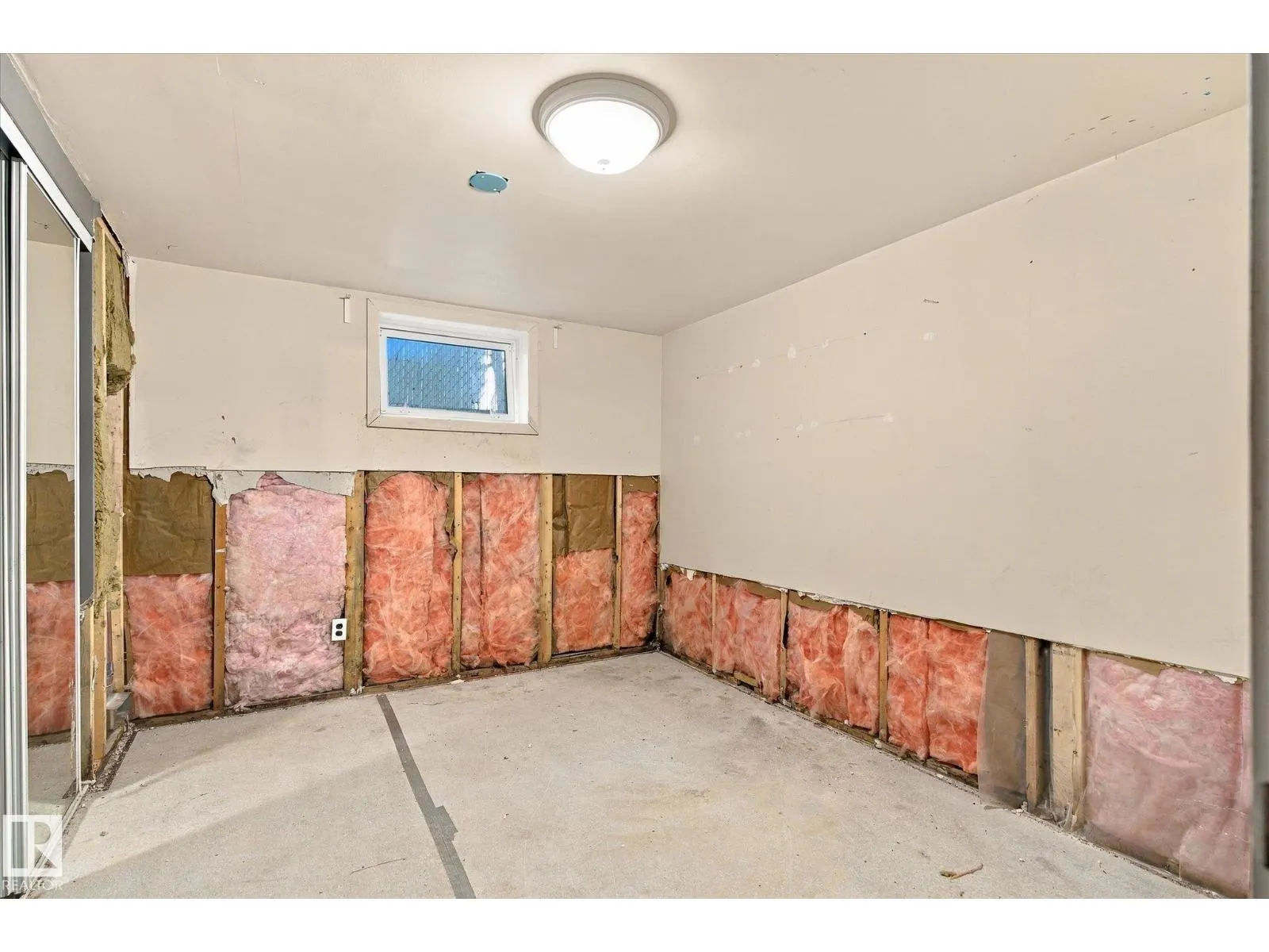 7308 77 ST NW