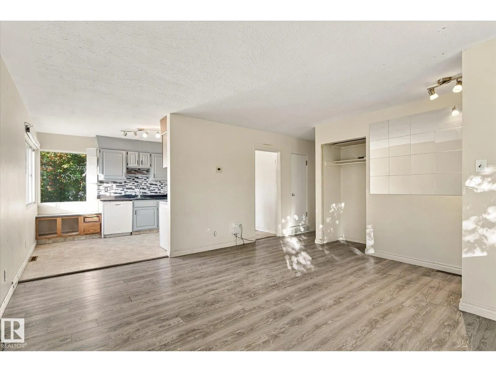 7308 77 ST NW