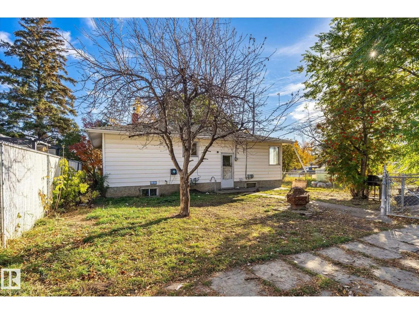 7308 77 ST NW