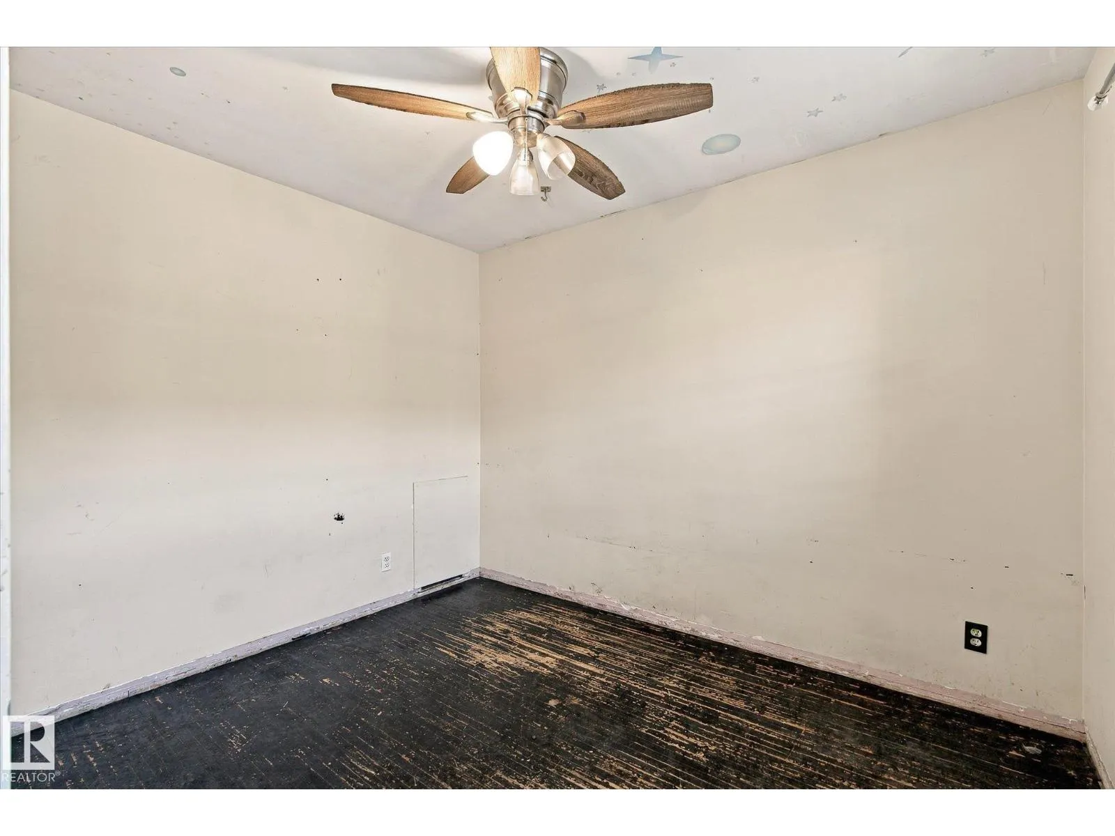 7308 77 ST NW