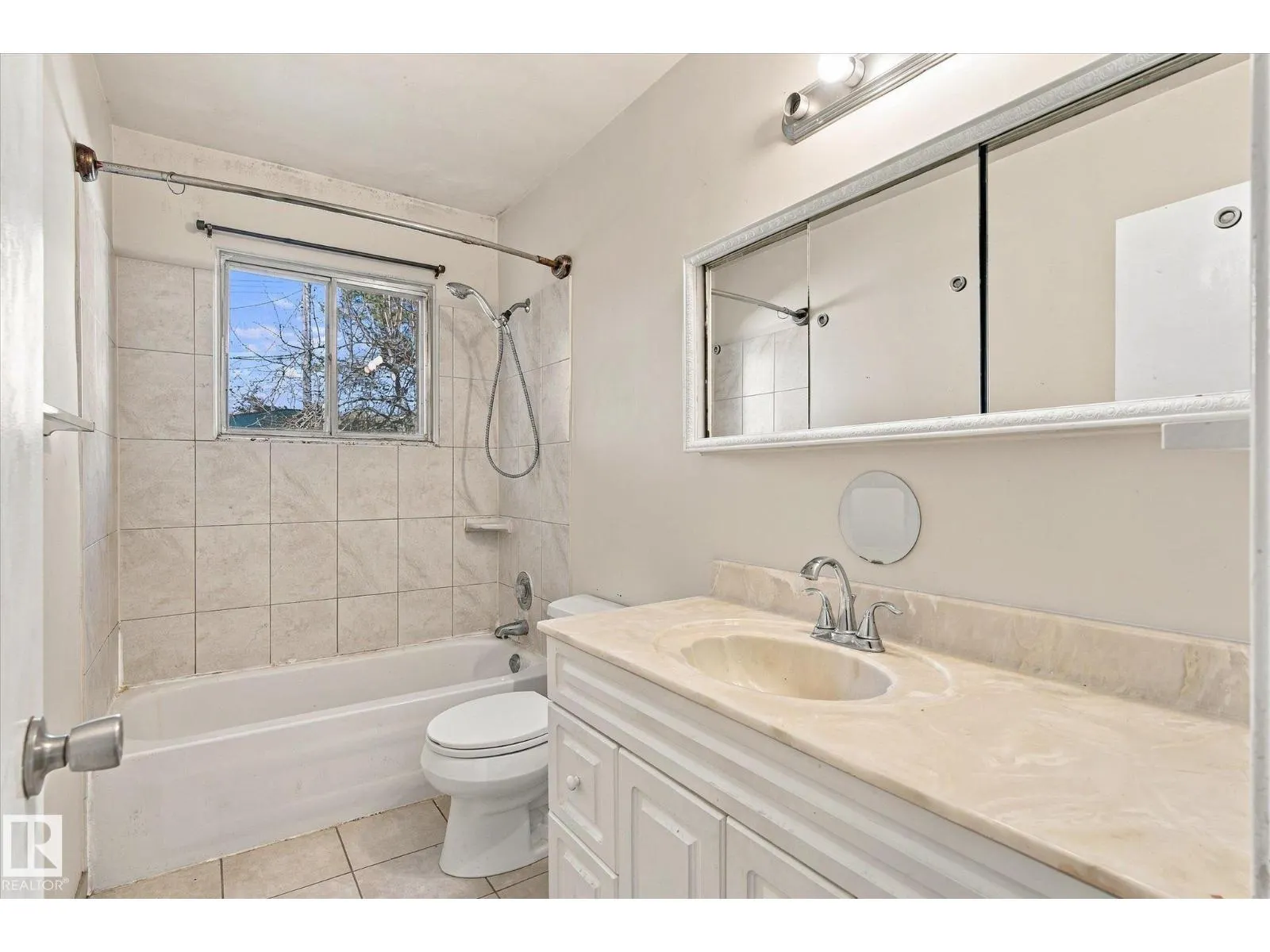 7308 77 ST NW