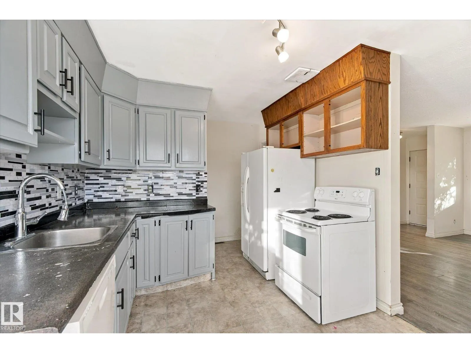 7308 77 ST NW