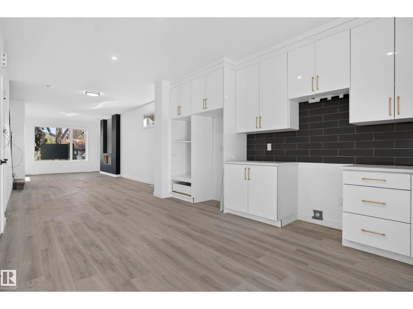 3605 112 AV NW NW