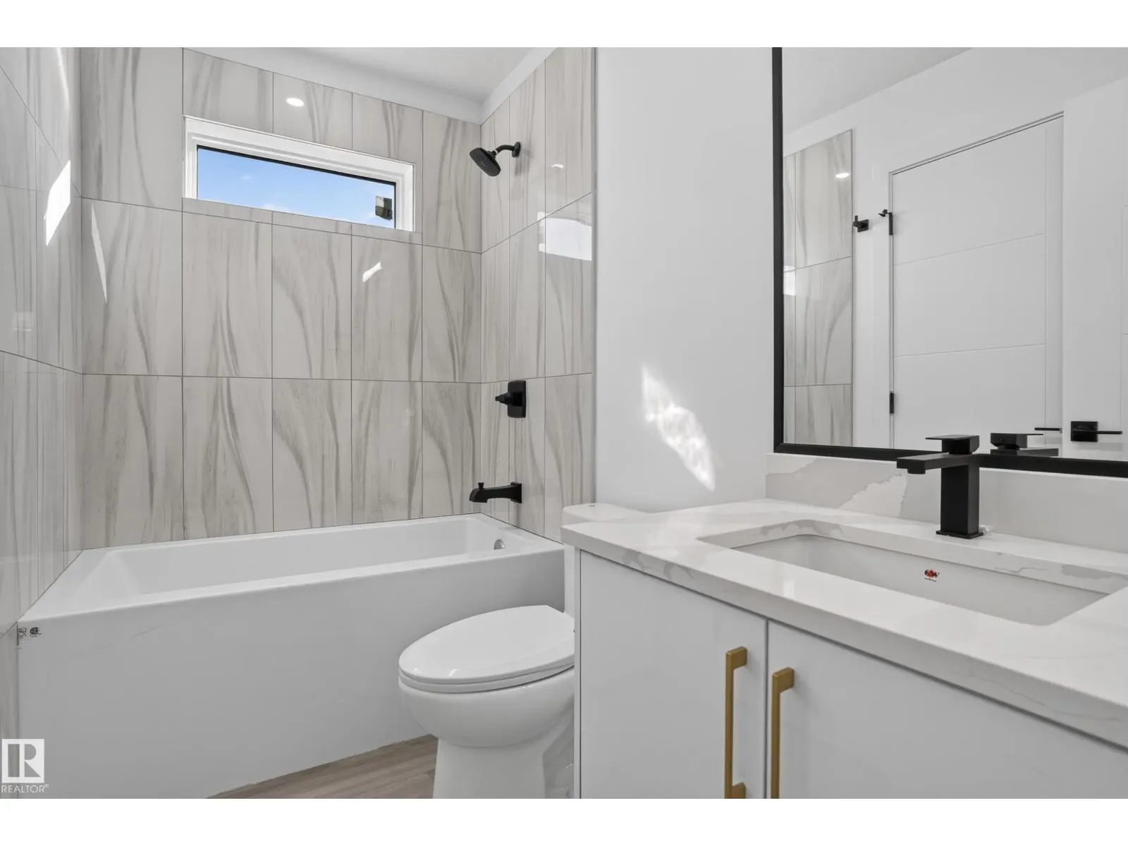 3605 112 AV NW NW