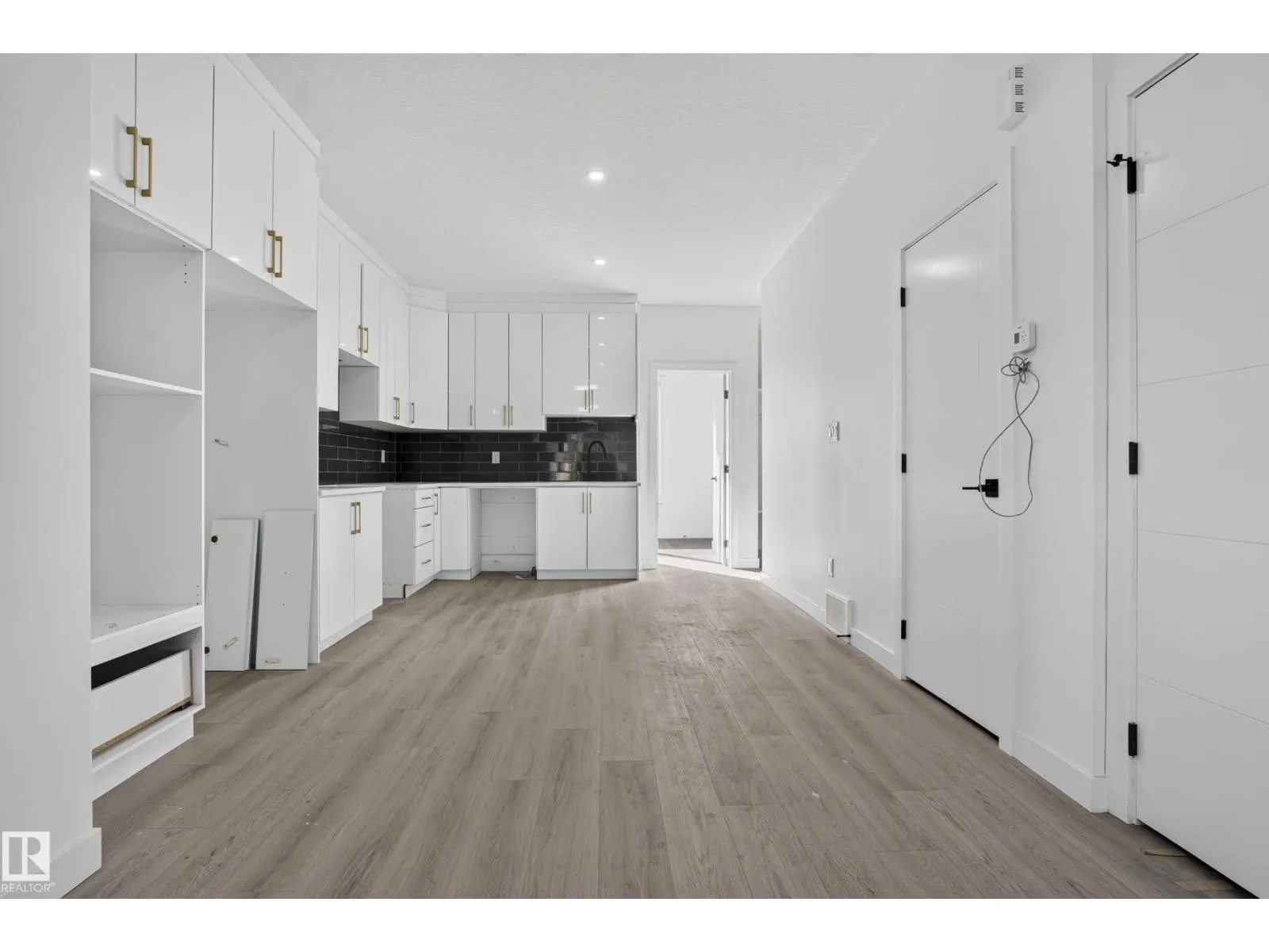 3605 112 AV NW NW