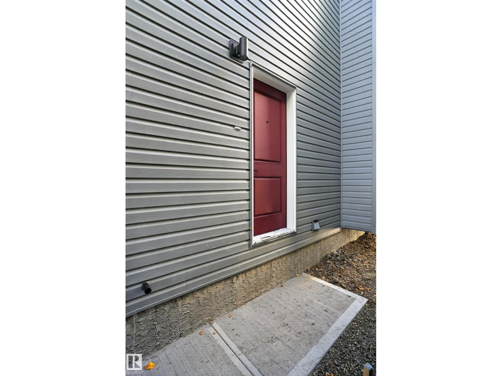 3605 112 AV NW NW