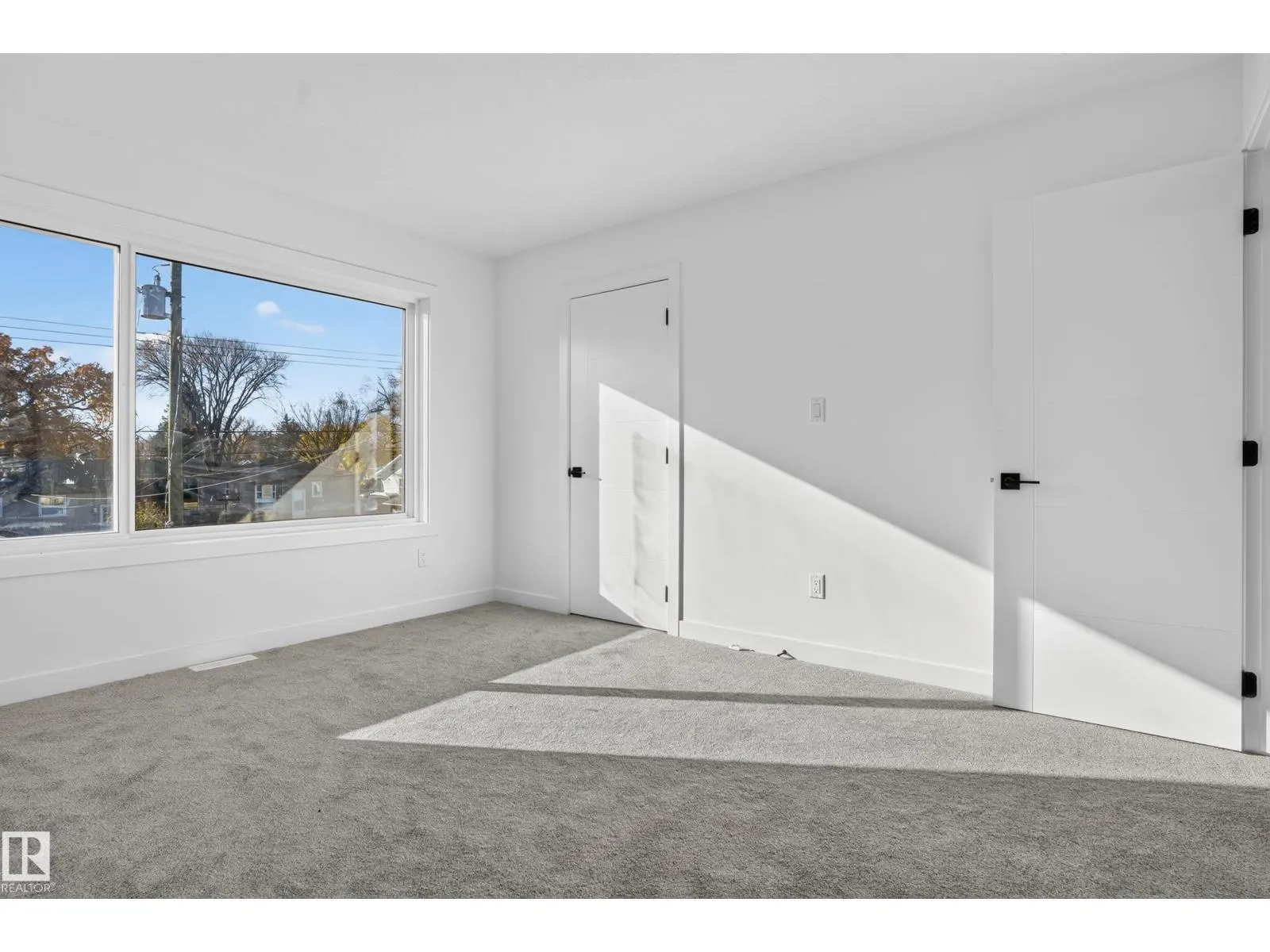 3605 112 AV NW NW