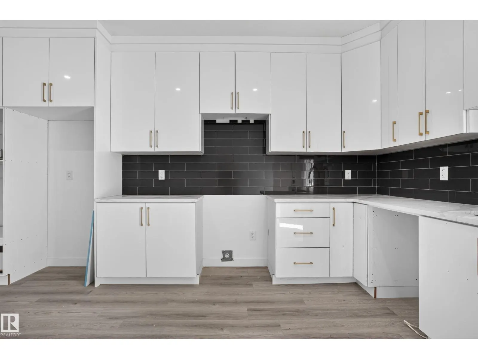3605 112 AV NW NW