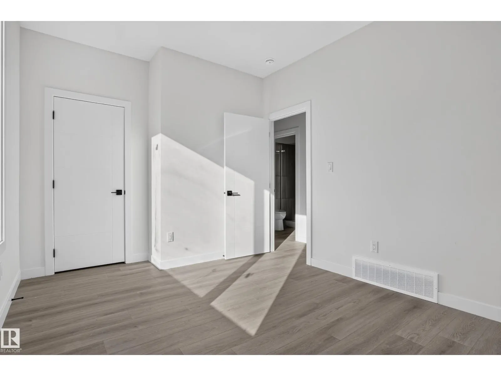 3605 112 AV NW NW