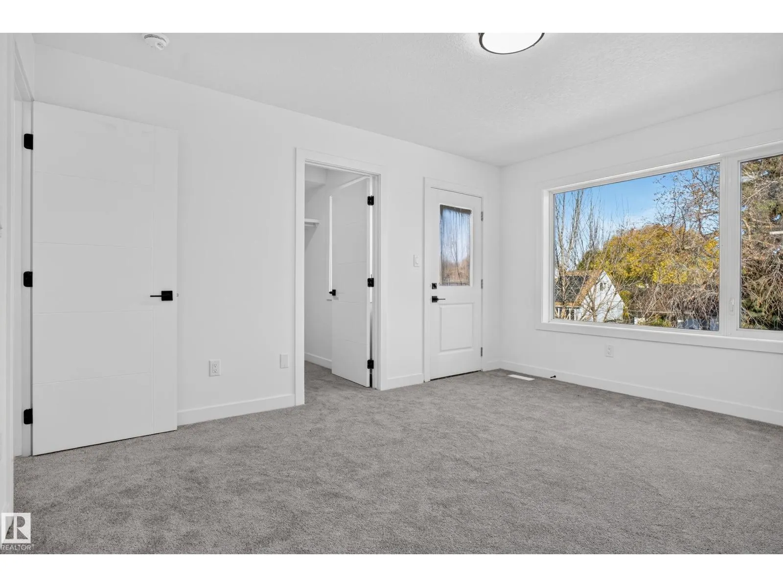 3605 112 AV NW NW