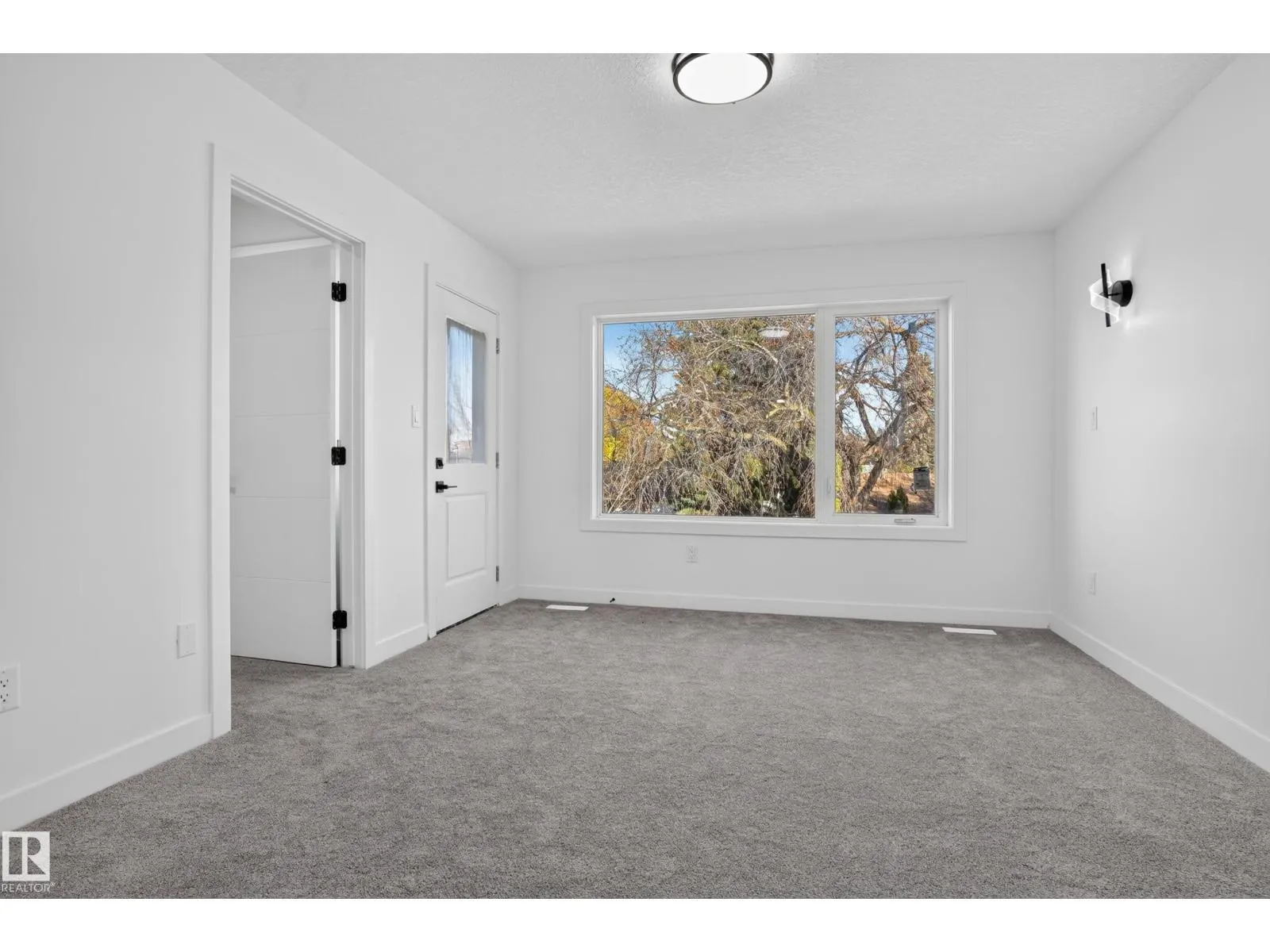 3605 112 AV NW NW