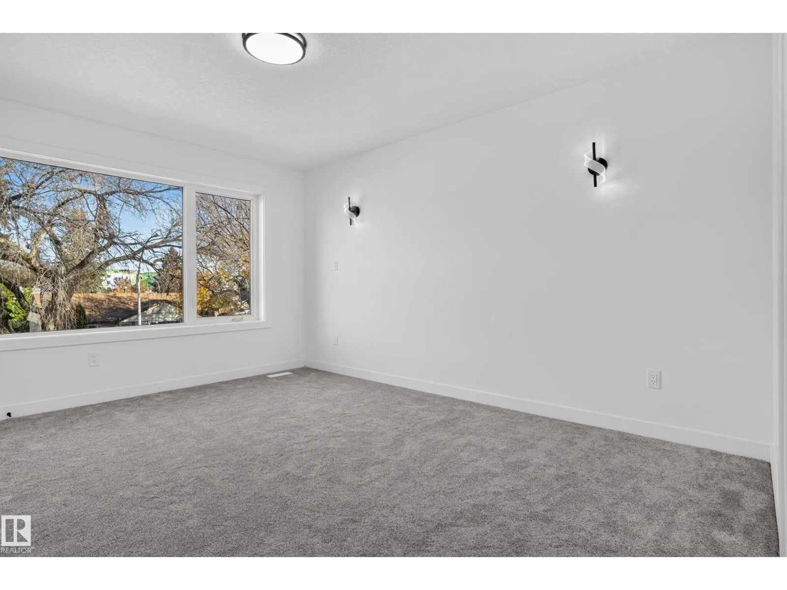 3605 112 AV NW NW