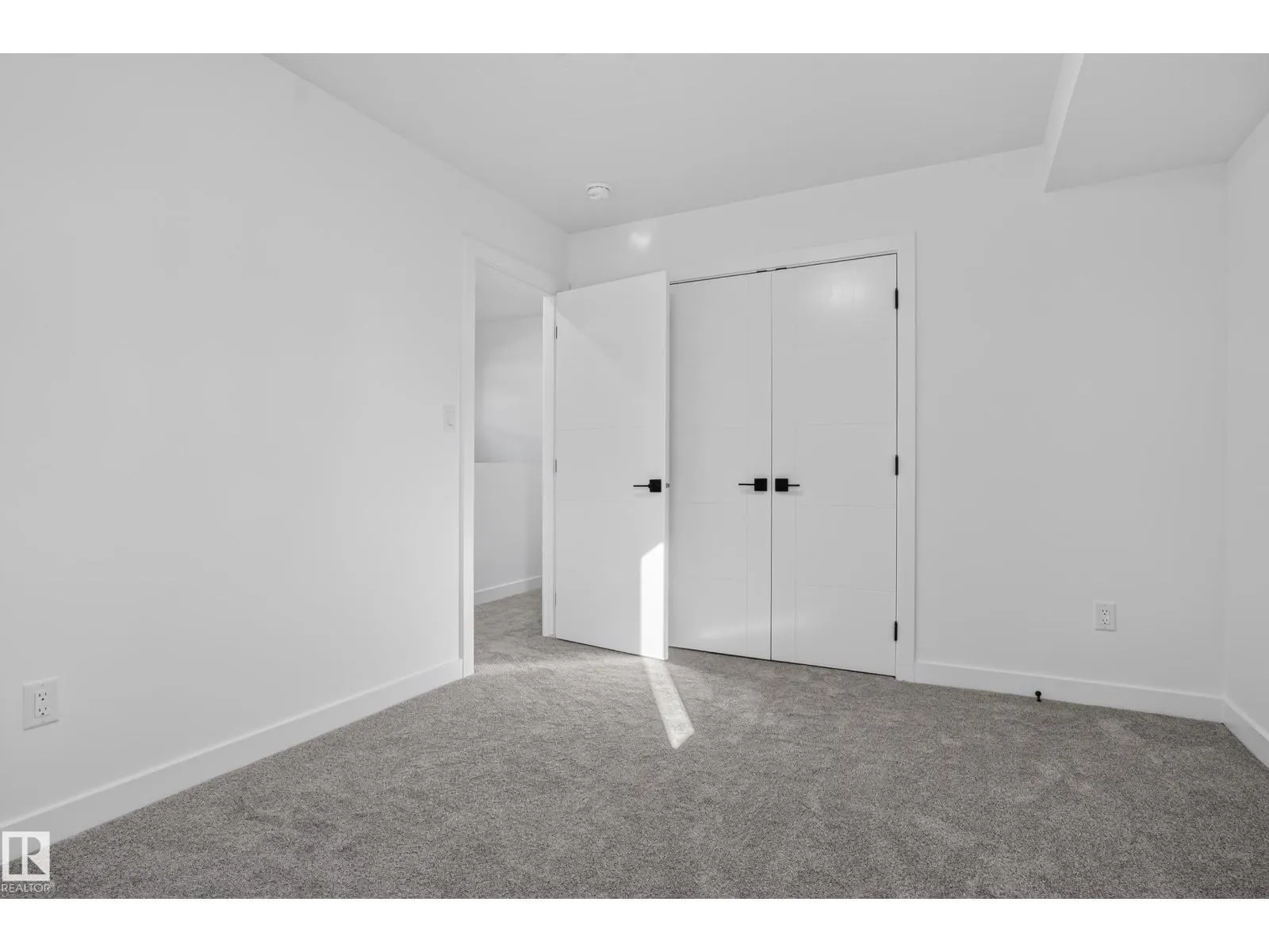 3605 112 AV NW NW
