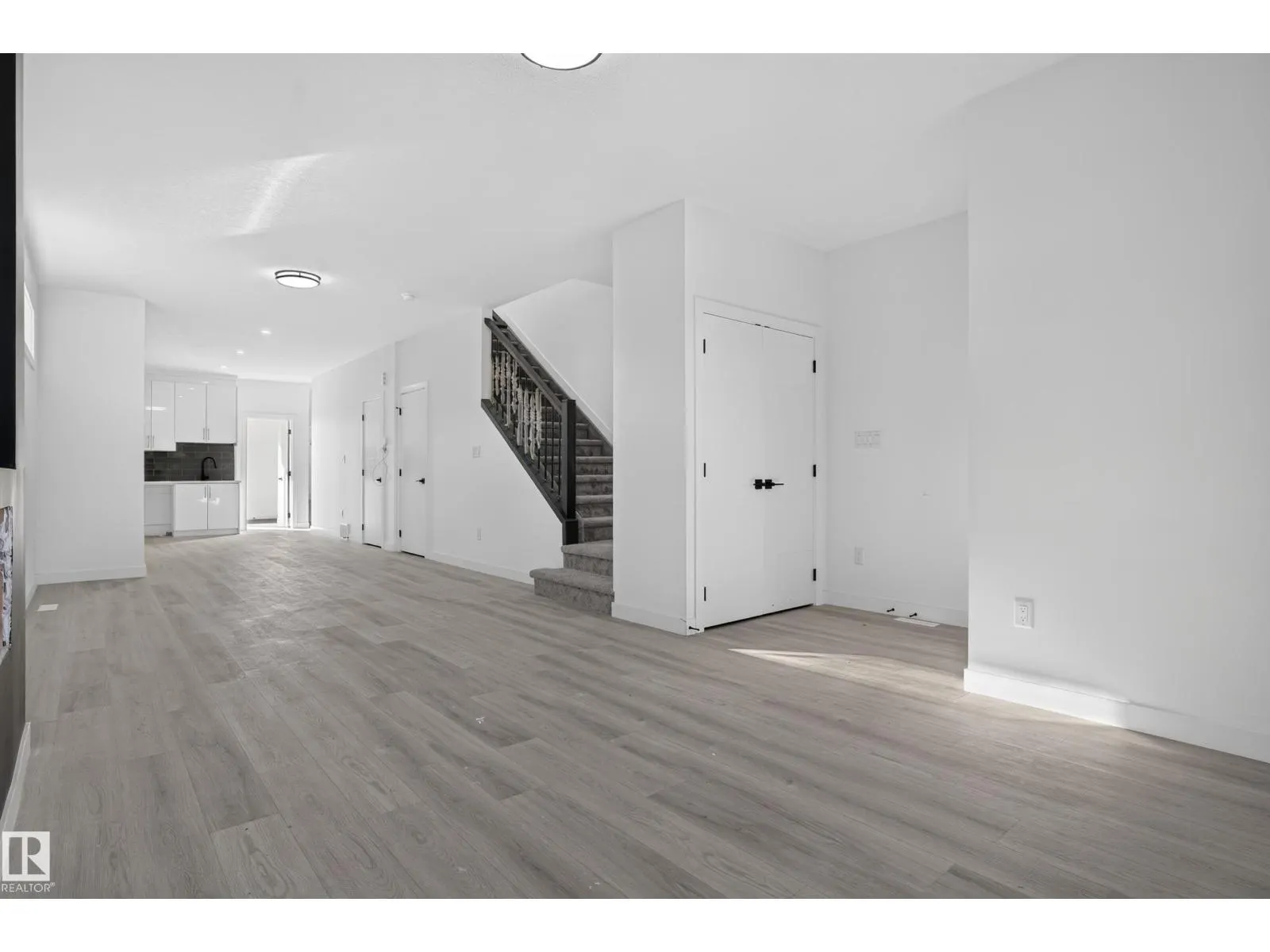 3605 112 AV NW NW