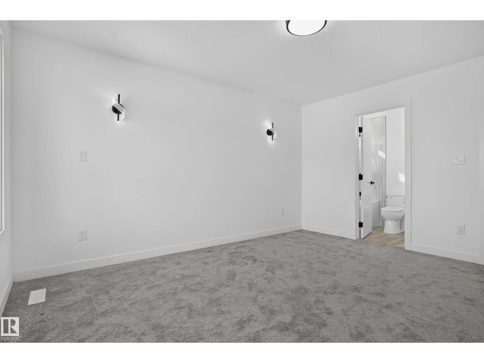 3605 112 AV NW NW