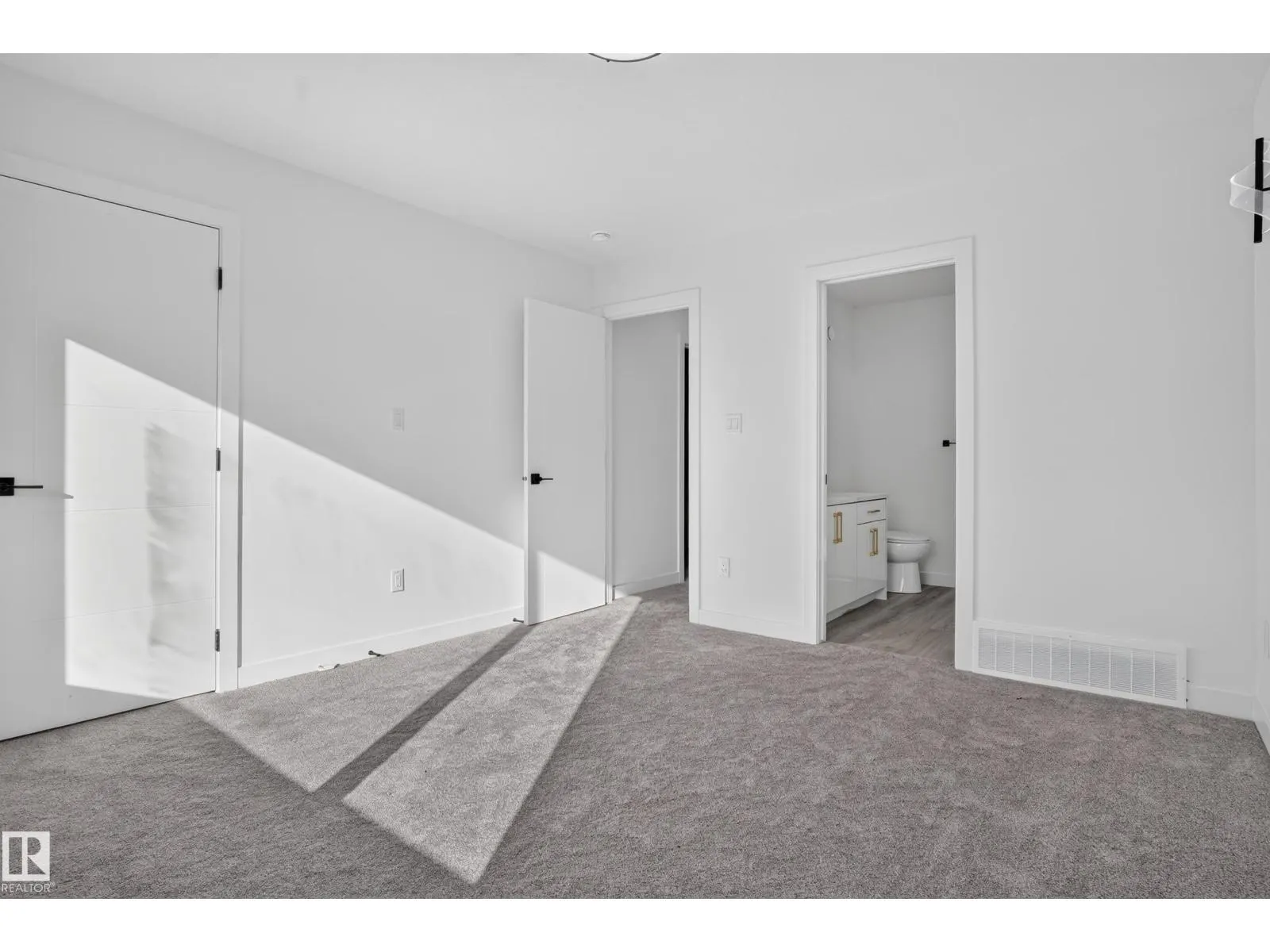 3605 112 AV NW NW
