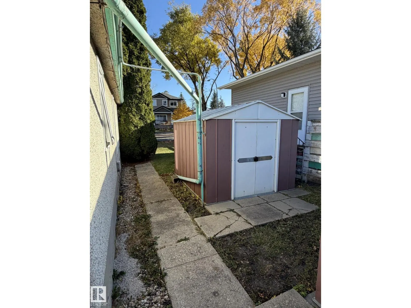 12032 69 ST NW