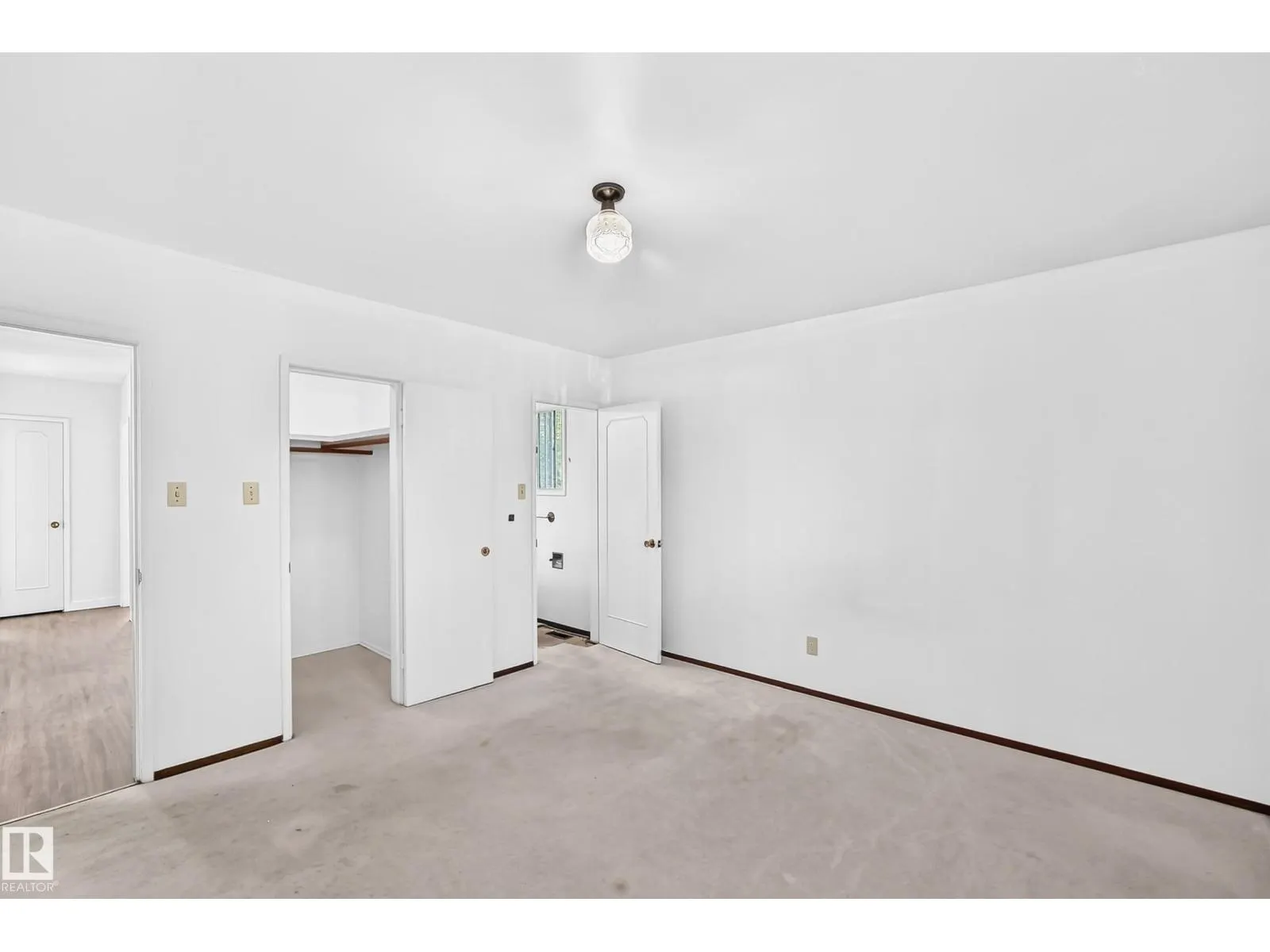 4008 124 ST NW