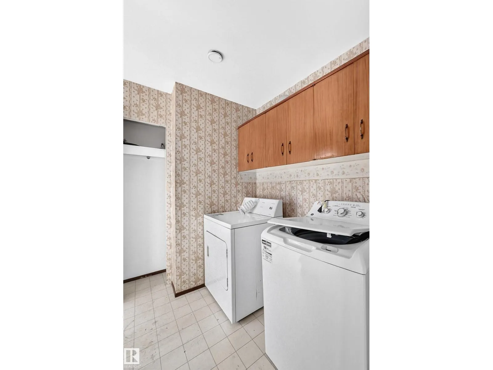 4008 124 ST NW