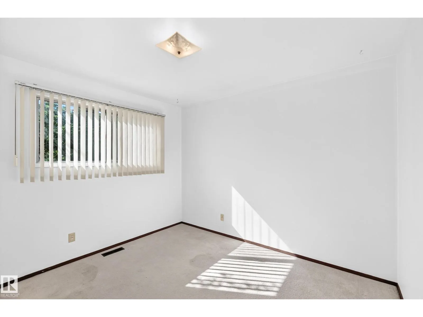 4008 124 ST NW
