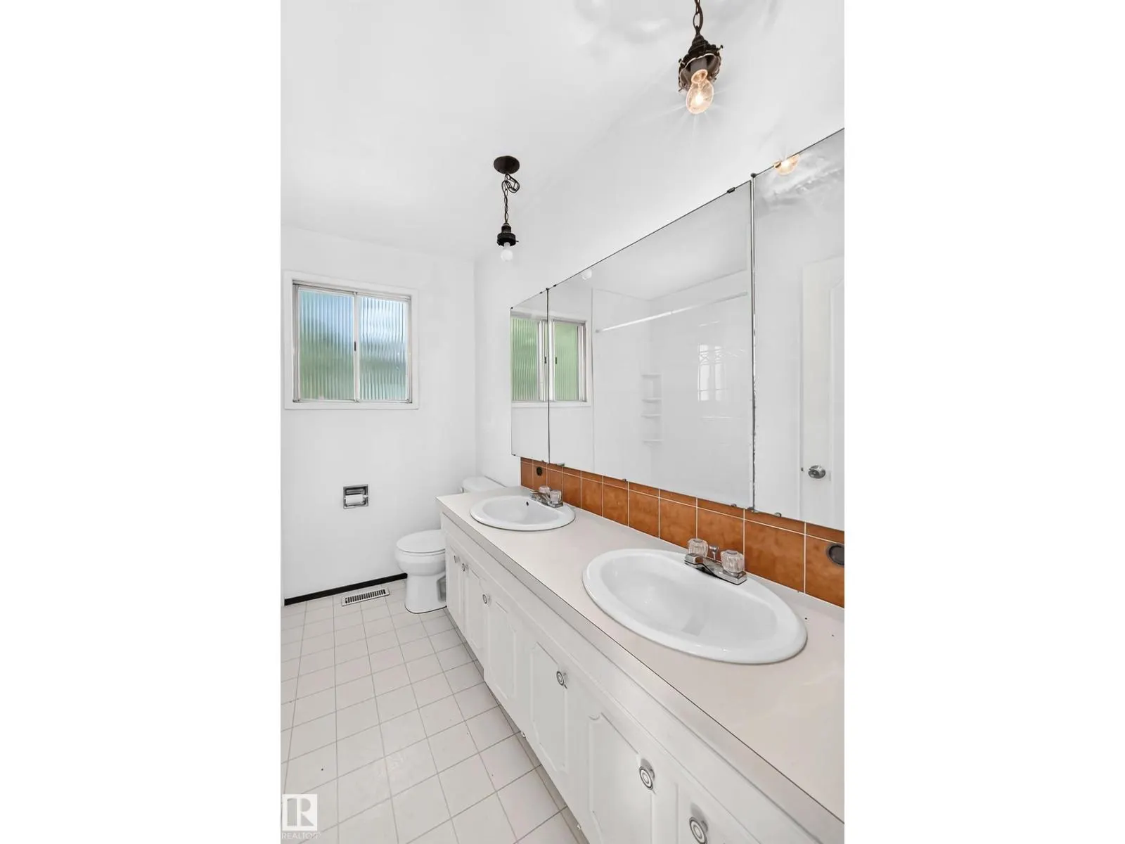4008 124 ST NW