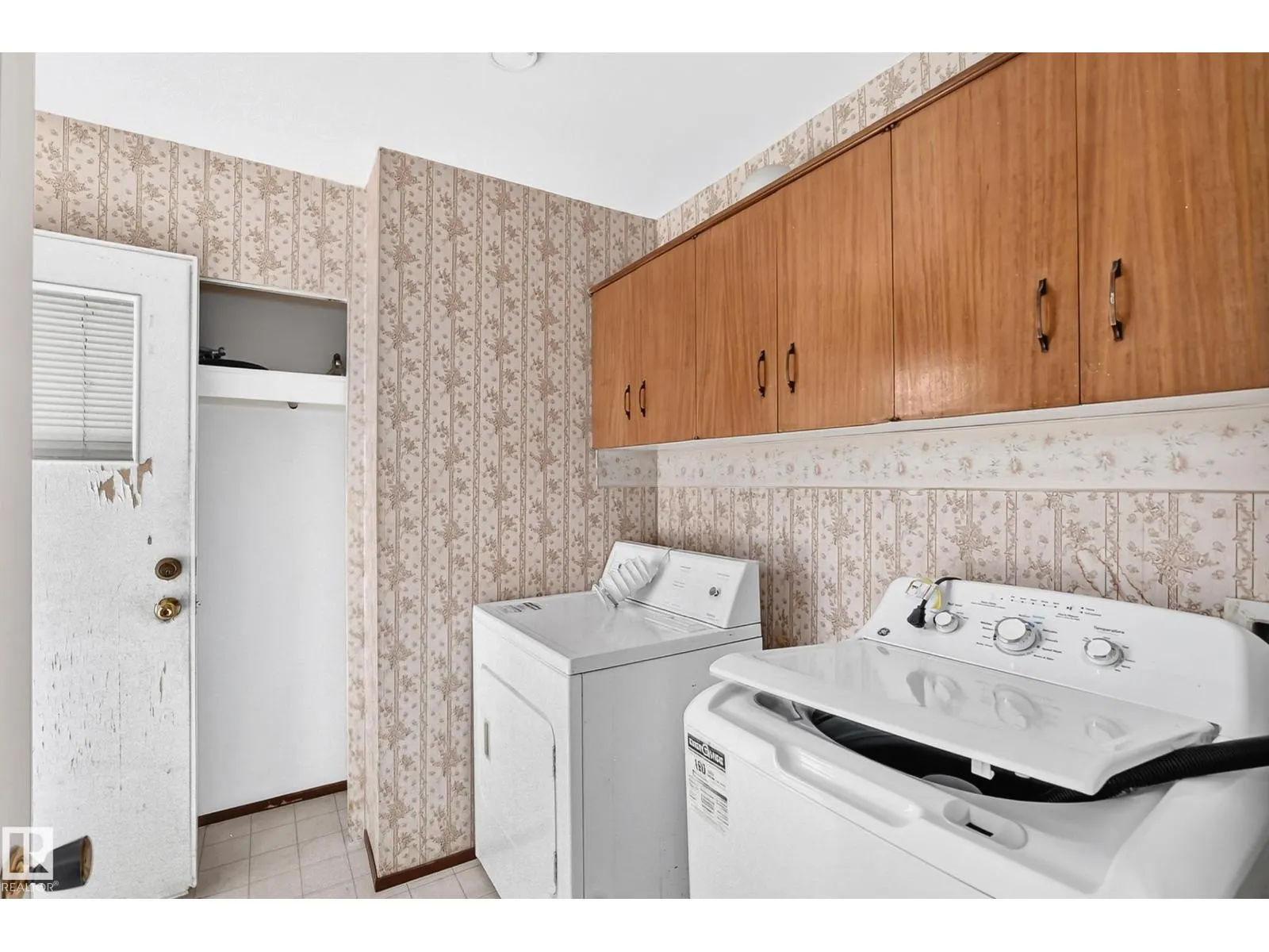 4008 124 ST NW