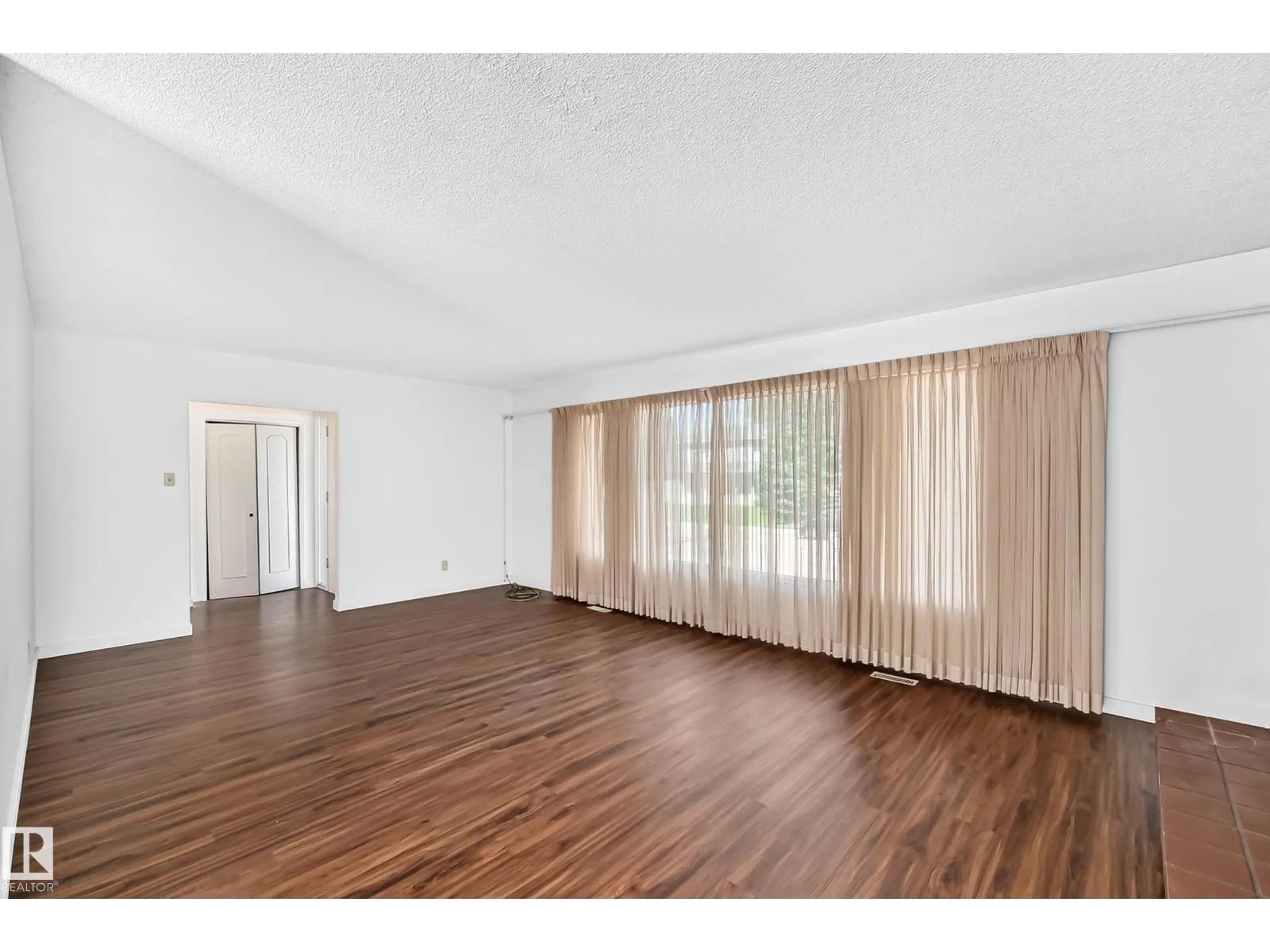 4008 124 ST NW
