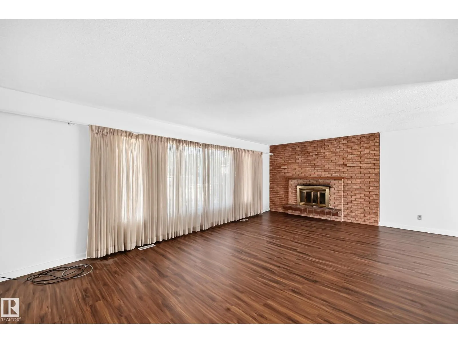 4008 124 ST NW