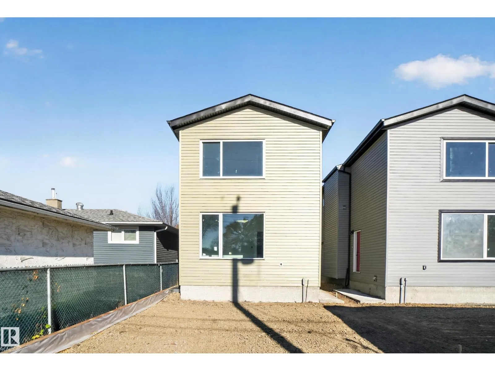 3607 112 AV NW NW