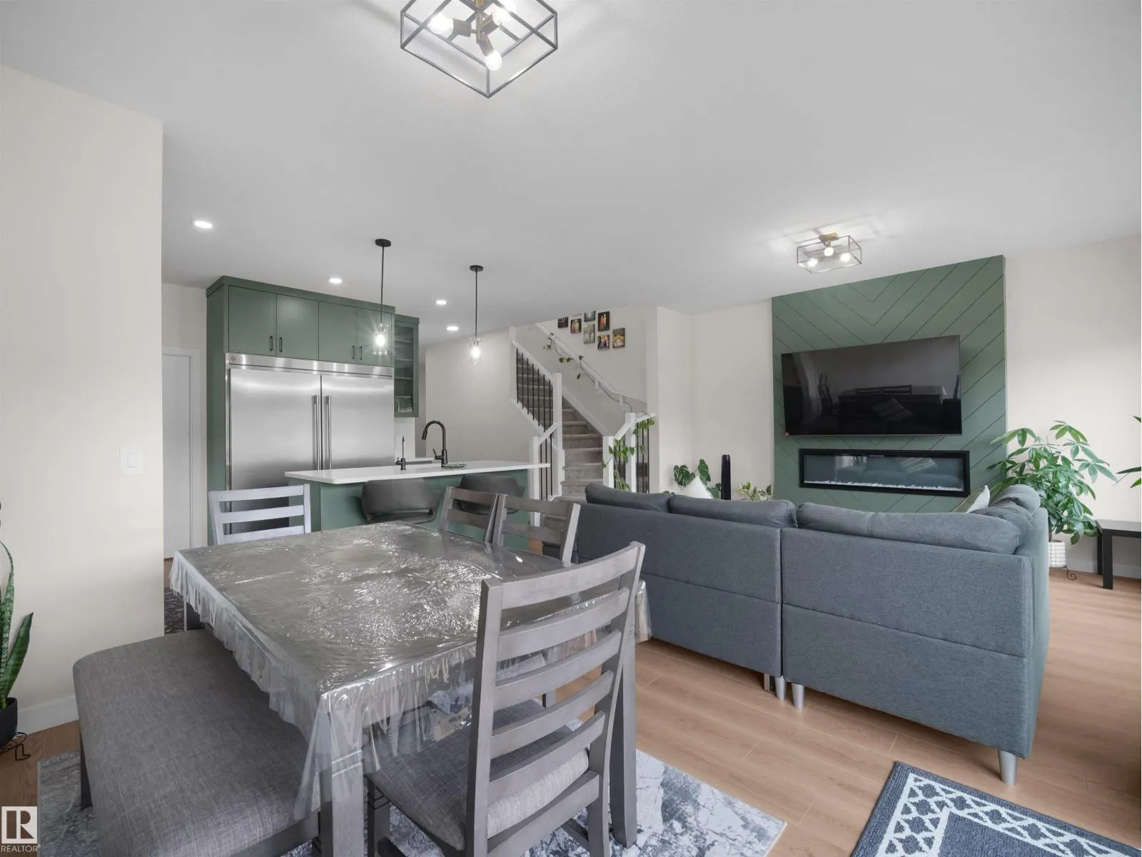 3724 214 ST NW
