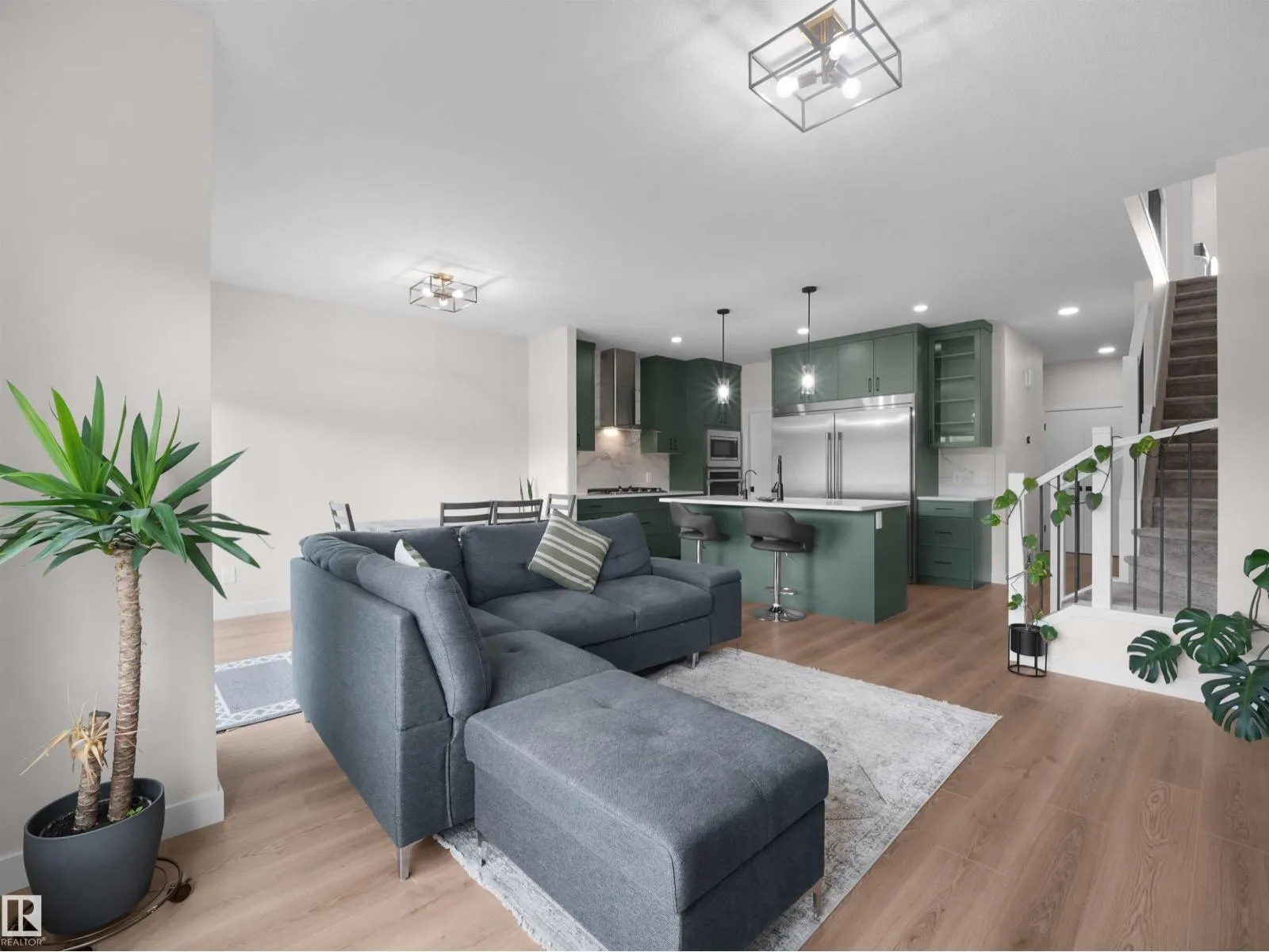 3724 214 ST NW
