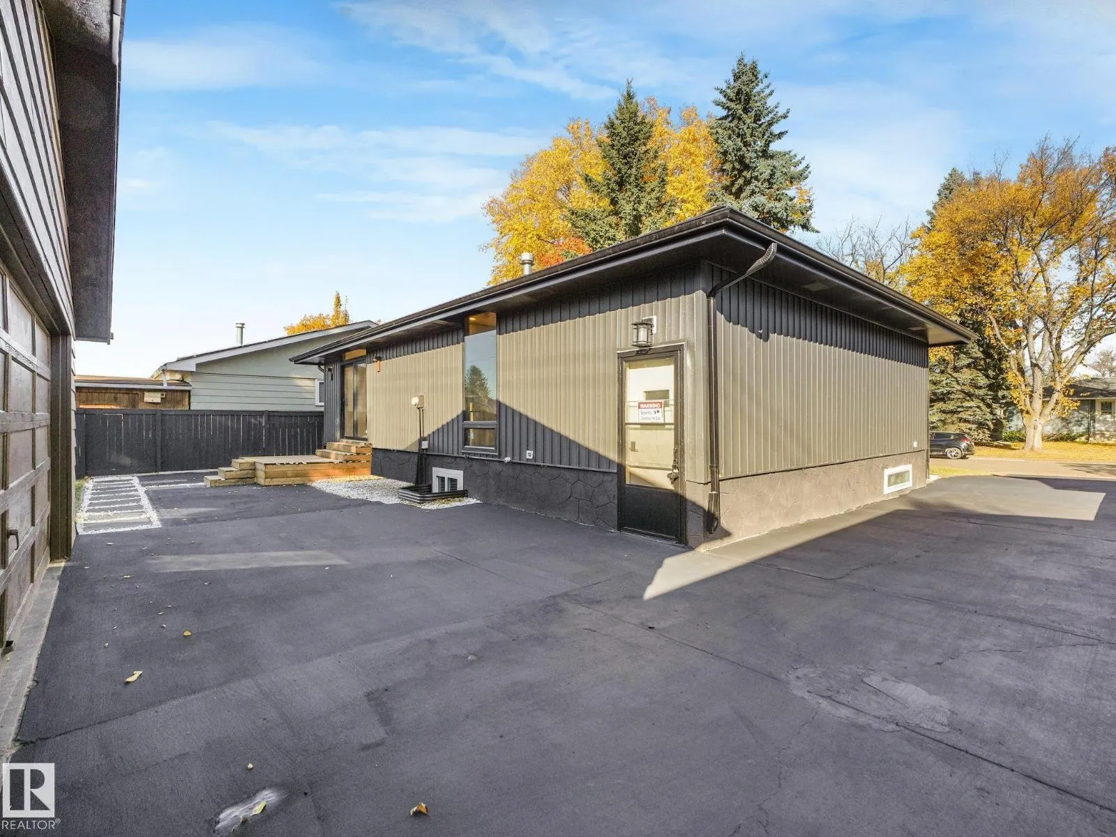 1036 MOYER DR