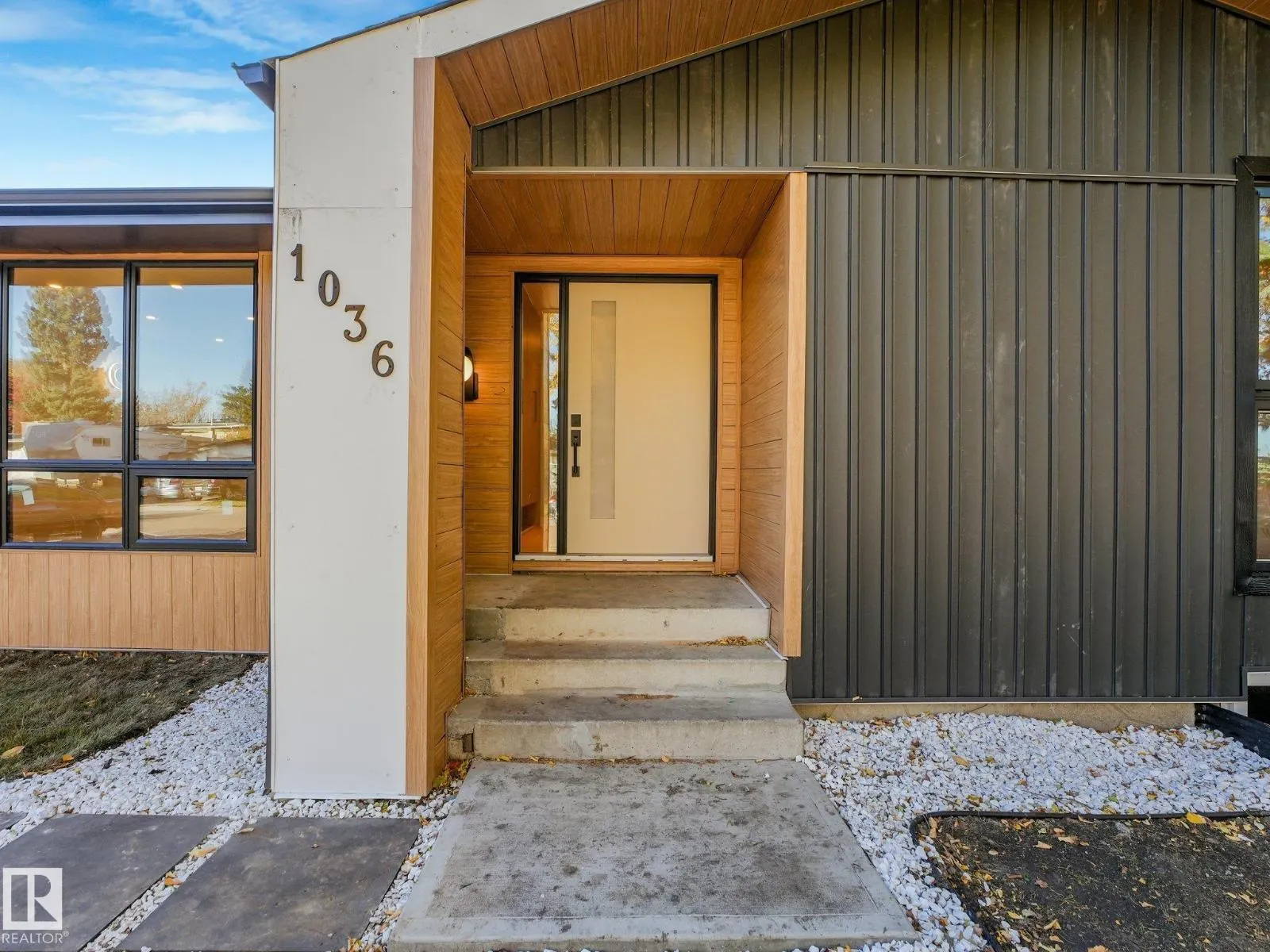 1036 MOYER DR