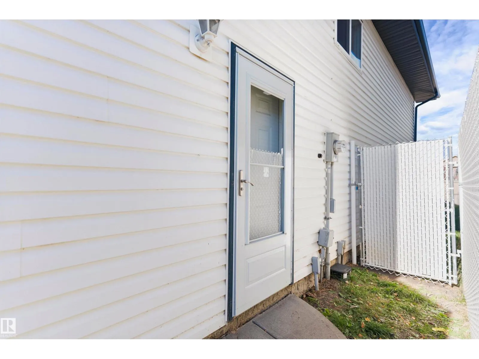 8010 166A AV NW