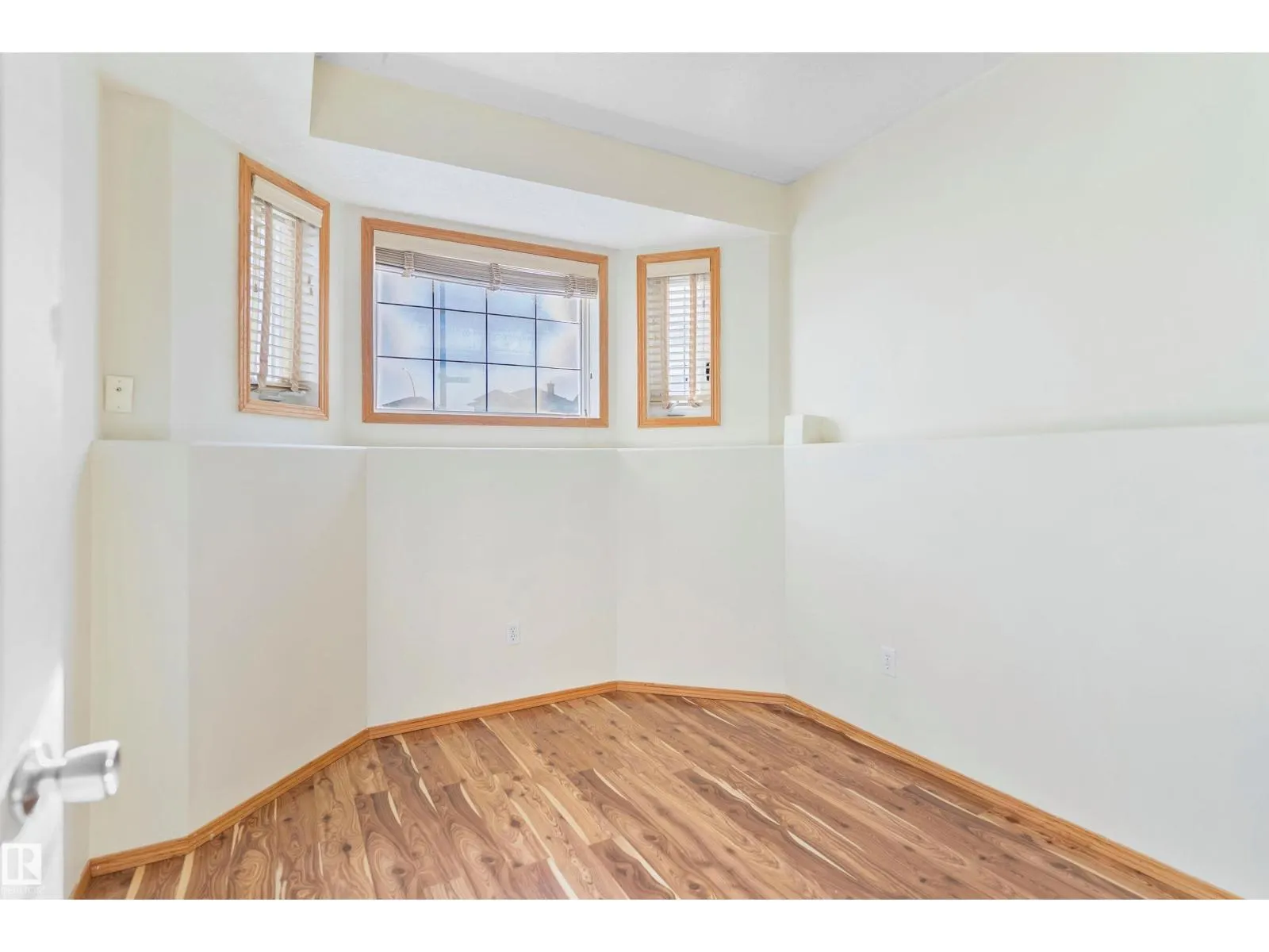 8010 166A AV NW