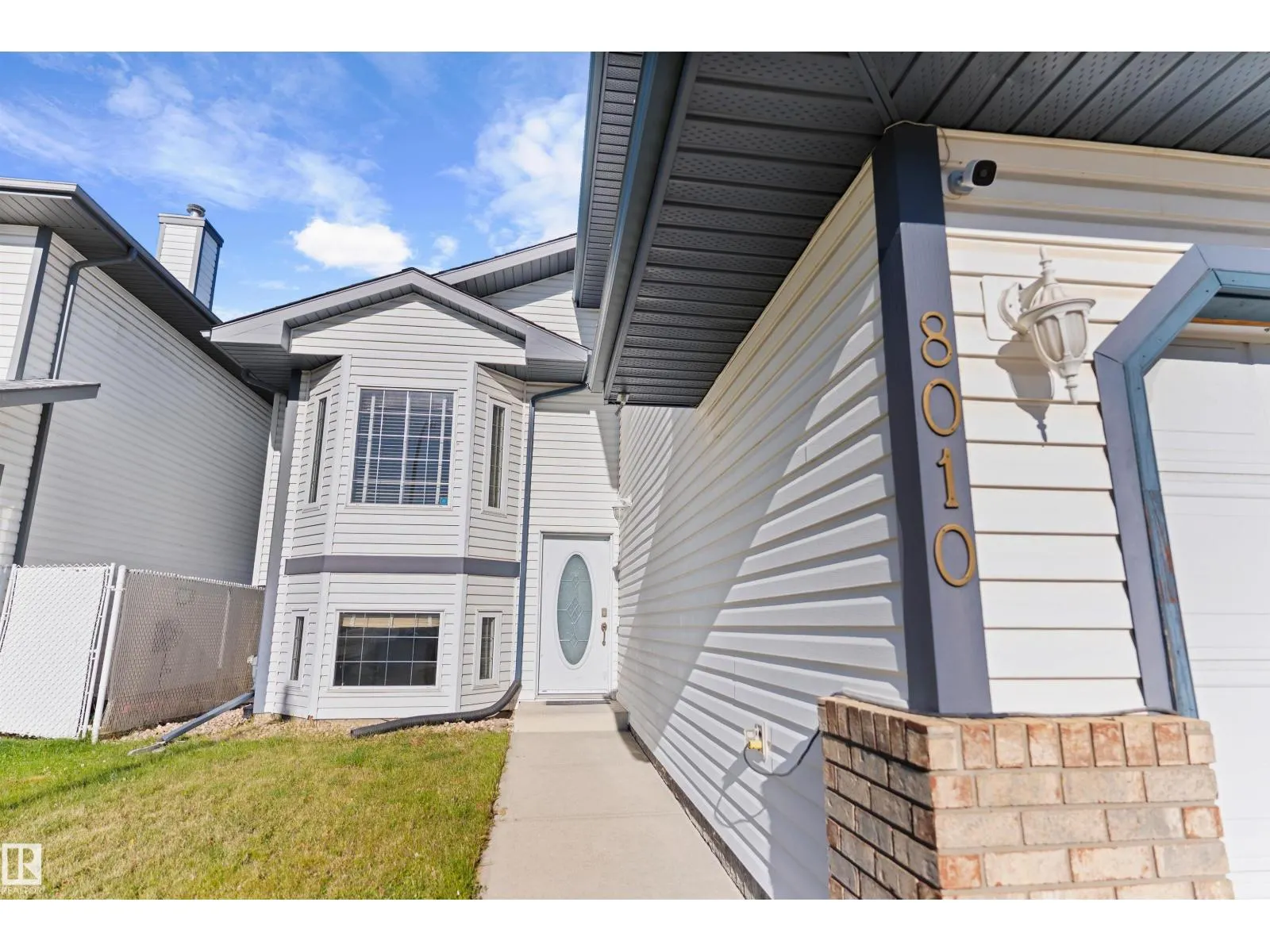 8010 166A AV NW