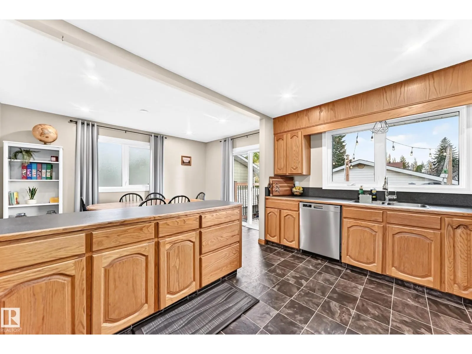 87 WAVERLEY CR
