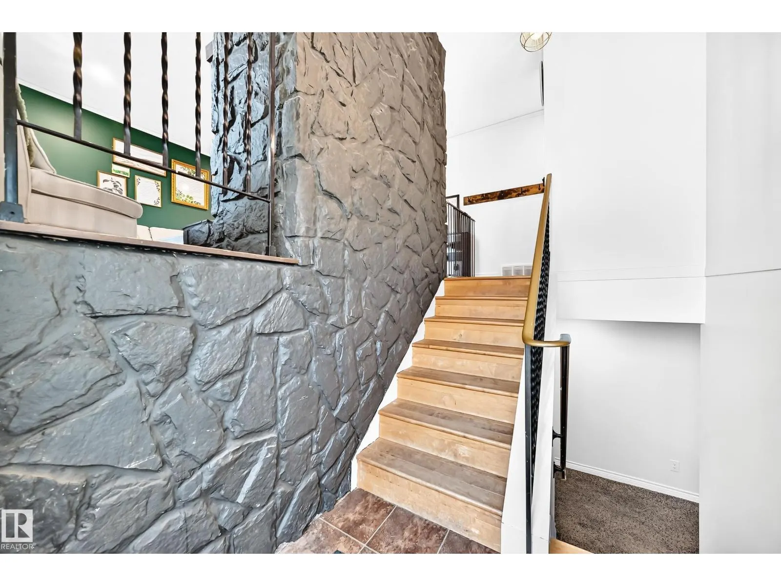 87 WAVERLEY CR