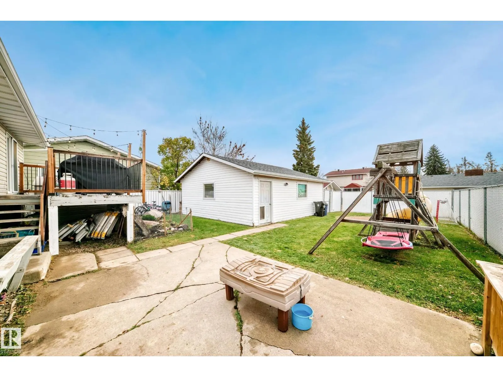 87 WAVERLEY CR
