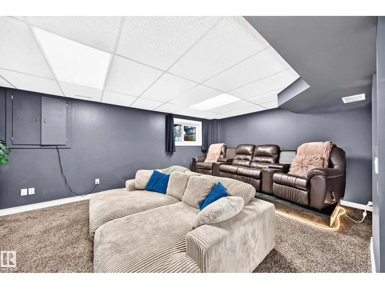 87 WAVERLEY CR