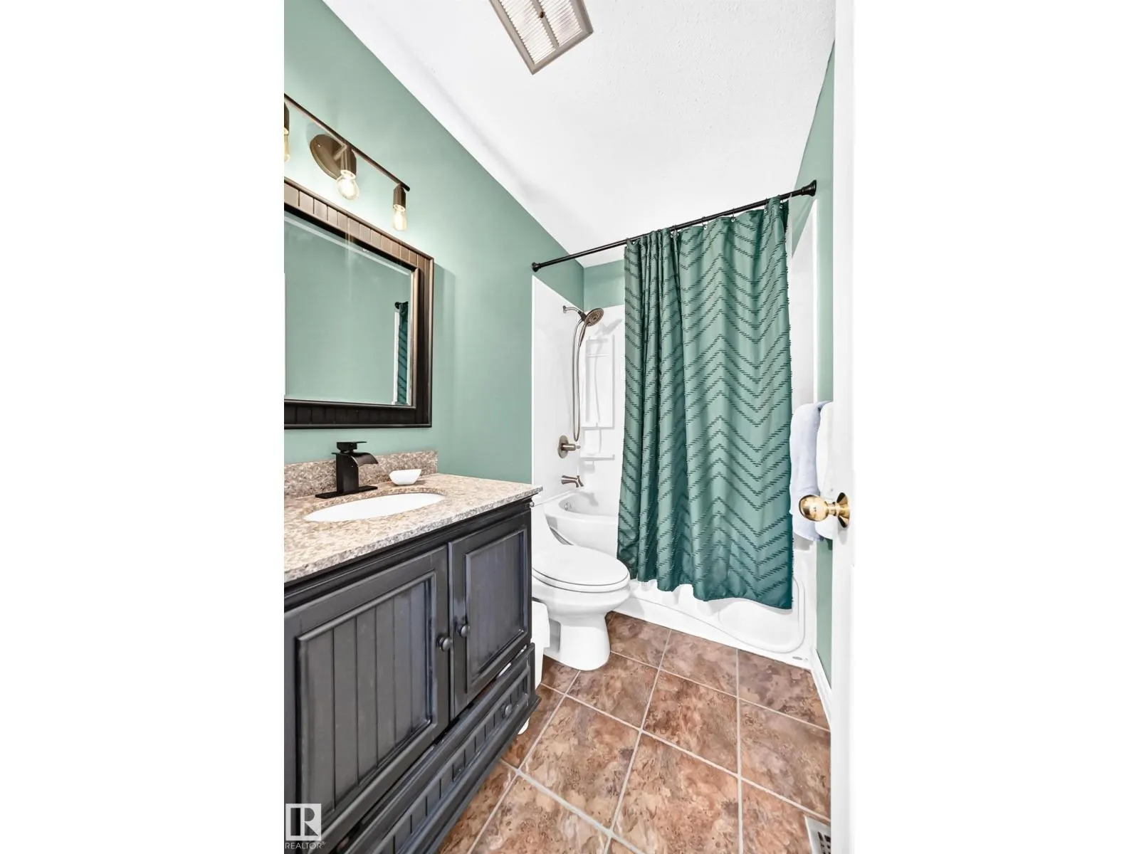87 WAVERLEY CR